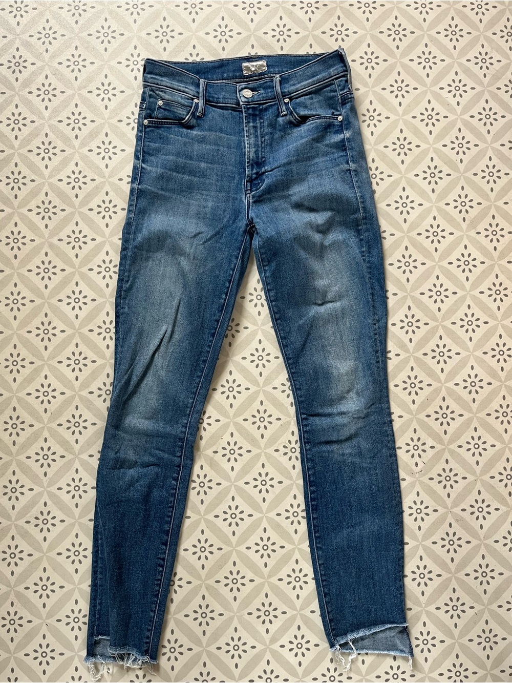 Mother stunner zip ankle step fray jeans